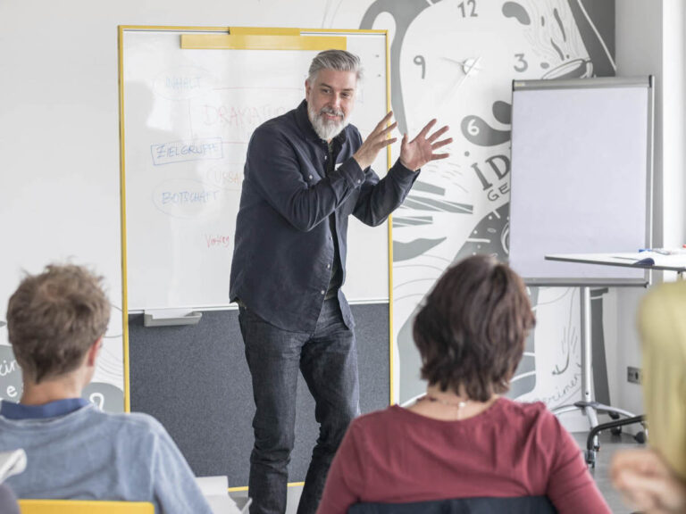 Ingo Moeller leitet einen Marken-Workshop